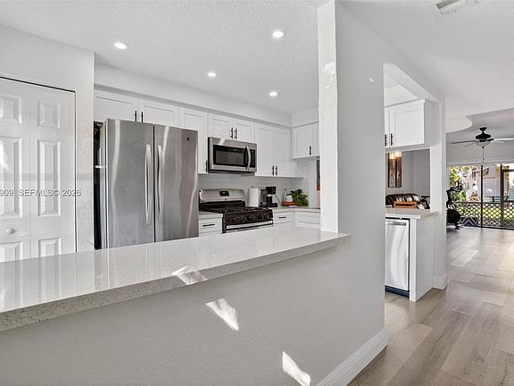 3rd image of 8251 San Carlos Cir