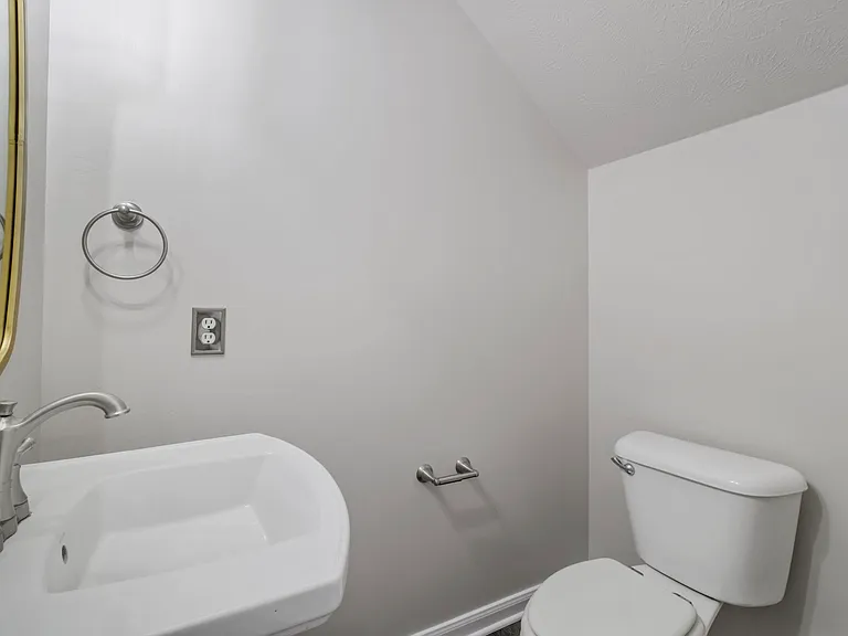 1527 Lakeview Dr — Photo 13