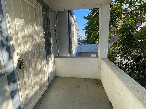 2nd image of 300-302 Solano St #300