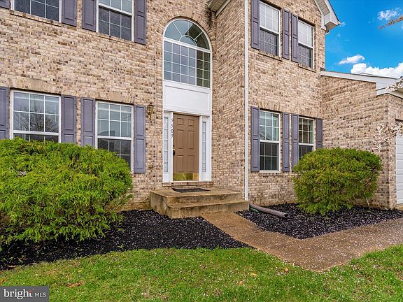 2nd image of 9509 Trumpet Ln