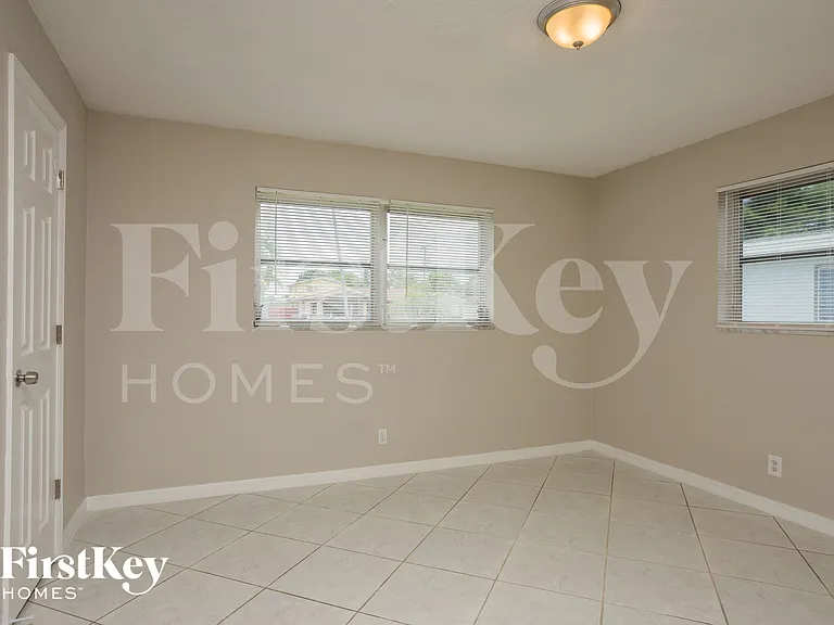 3430 NW 34th St — Photo 8