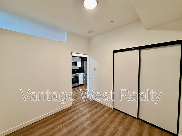 615 Rutland Rd N #101 — Photo 9
