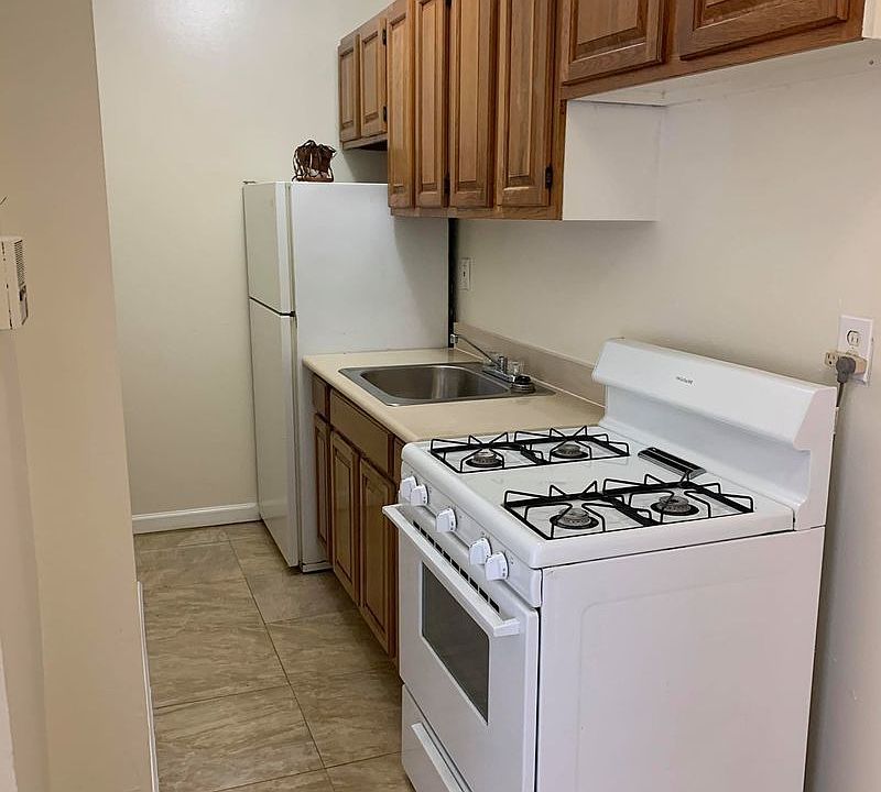 2nd image of 302 Marine Ave APT B6