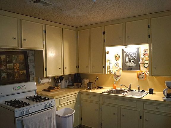 Another view of Kitchen!