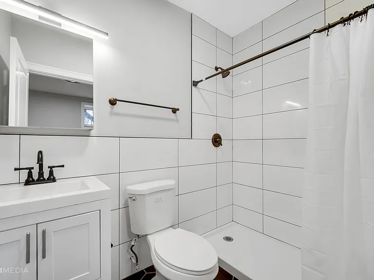 2735 W Polk St — Photo 12