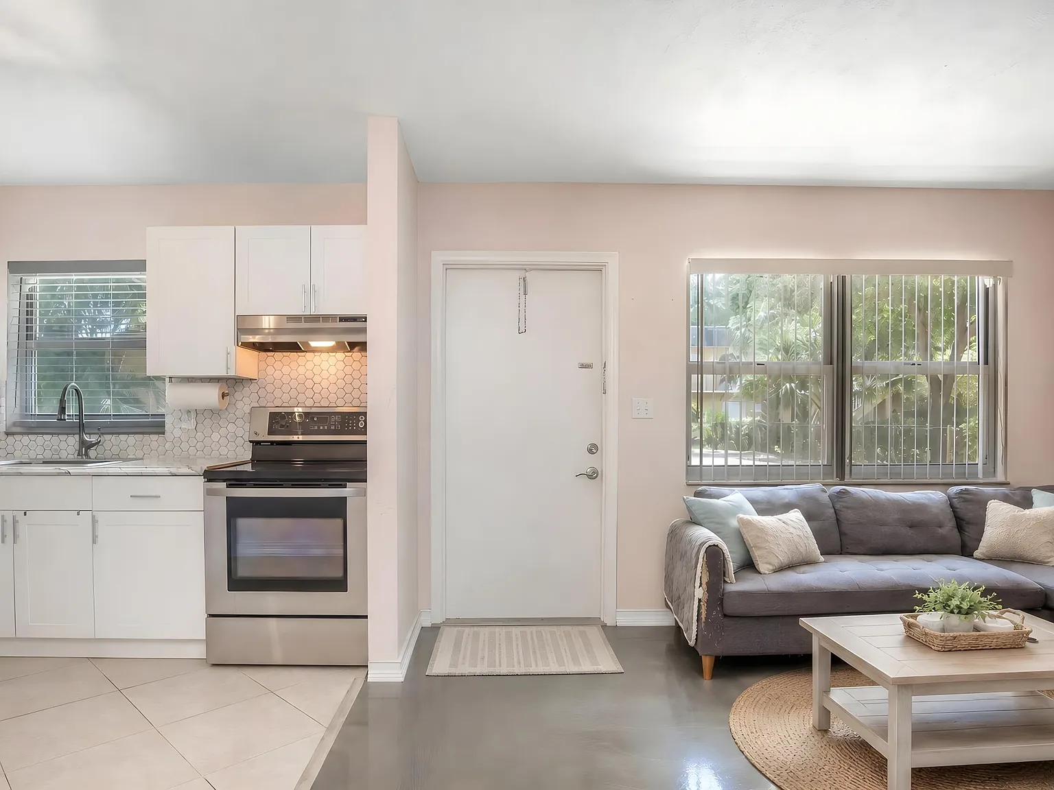 2 bed, 1.0 bath, 609 sqft, $1,725 — Photo 2