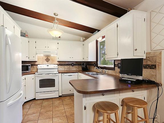 4th image of 1676 Birchwood Dr