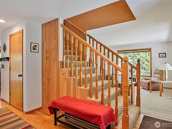 4th image of 2539 E Lynnwood Drive