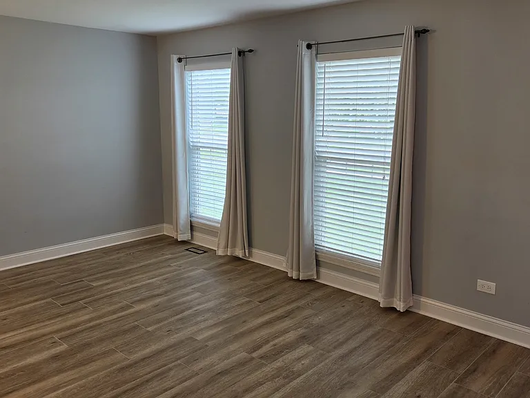 1207 Samuel Ct — Photo 2