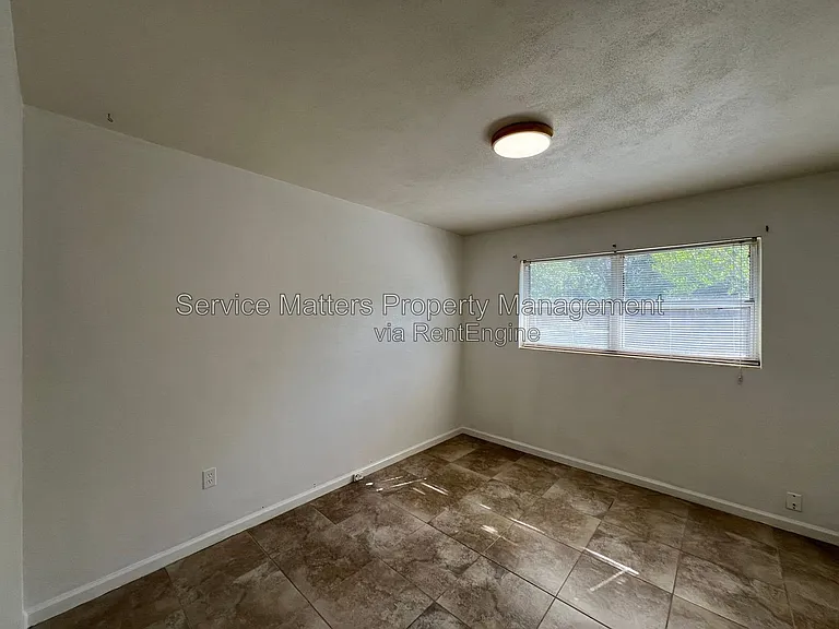 121 Berkley Dr — Photo 17