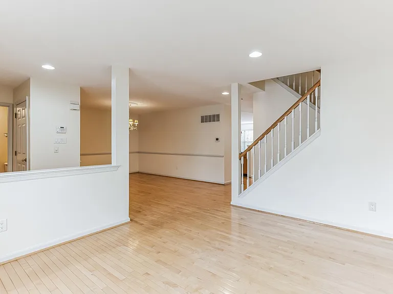 4 Hogan Way — Photo 7