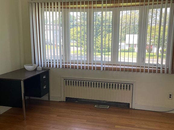 3rd image of 355 Metlars Ln