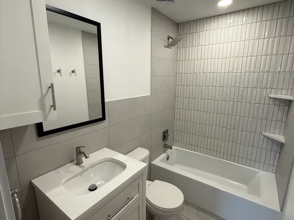 2807 E Bennett St, Springfield, MO 65804