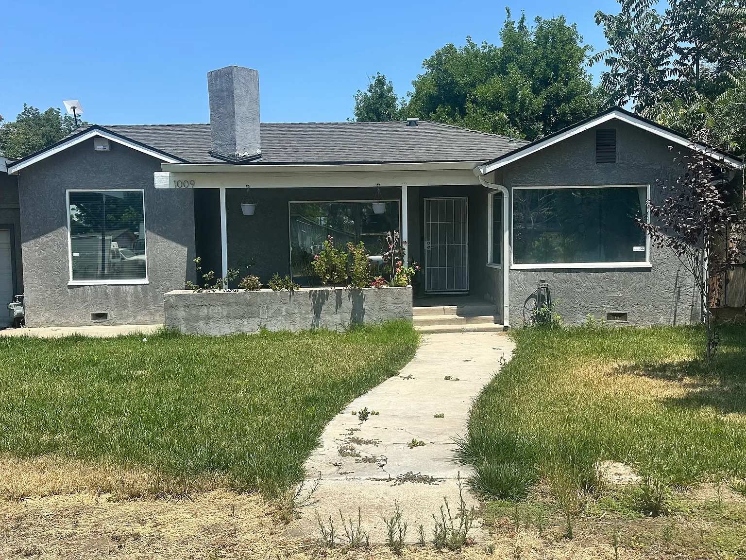 1009 Florence Ave — Photo 1