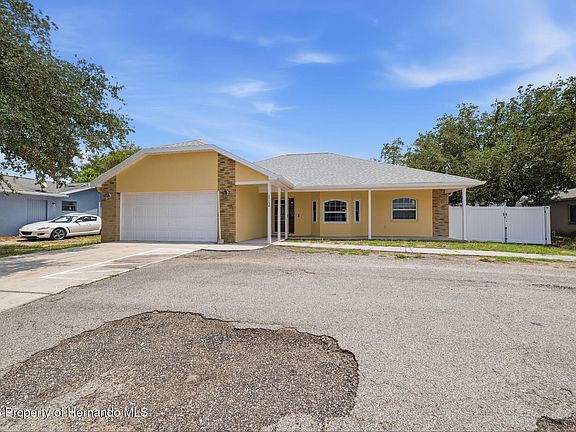 2nd image of 10154 Spring Hill Dr