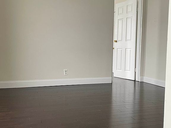 2nd image of 276 Nassau Ave #11B