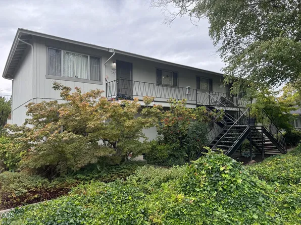 305 NE C St, Grants Pass, OR 97526