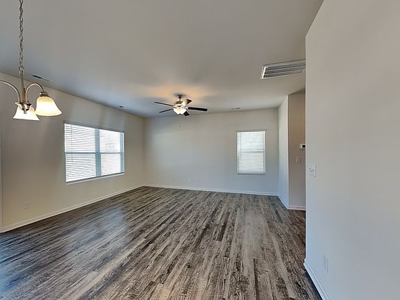 3rd image of 1038 Cloverdale Ct