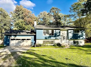 3152 Maumee Trl, North Street, MI 48049
