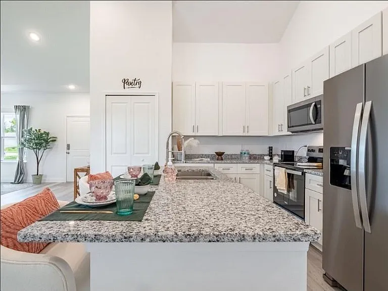 16337 SW 17th Terrace Rd — Photo 2