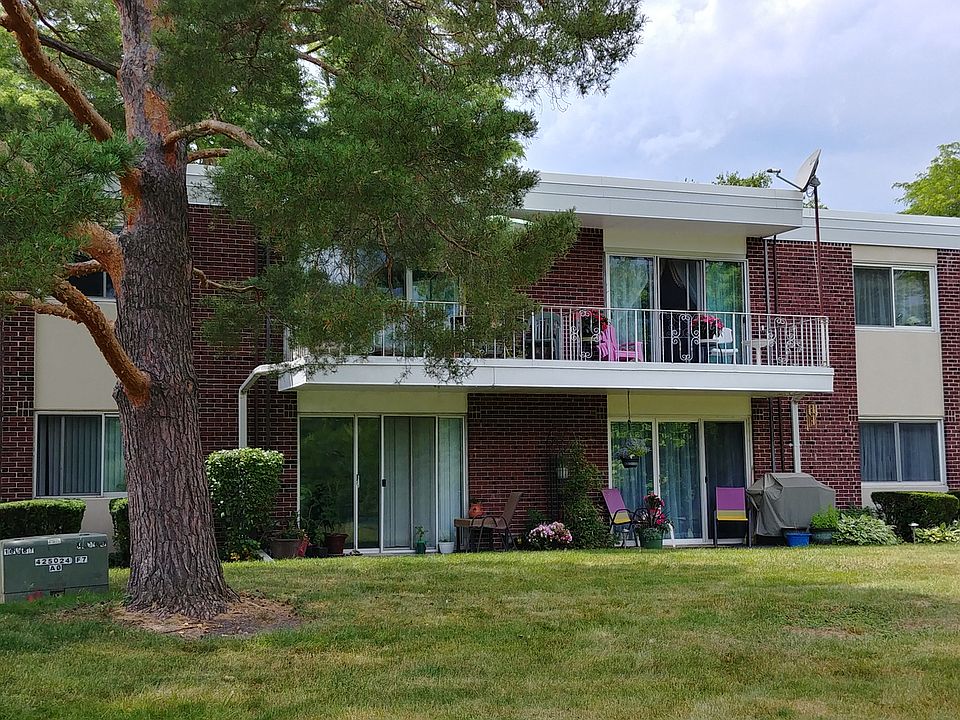 2nd image of 100 Deborah Ln Unit 22-B