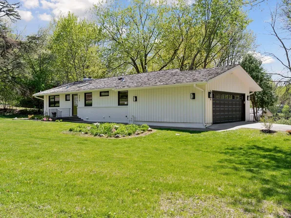 5036 Woodgate Ct, Minnetonka, MN 55345