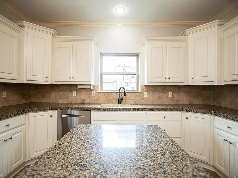 2601 Sweetgrass Dr — Photo 2