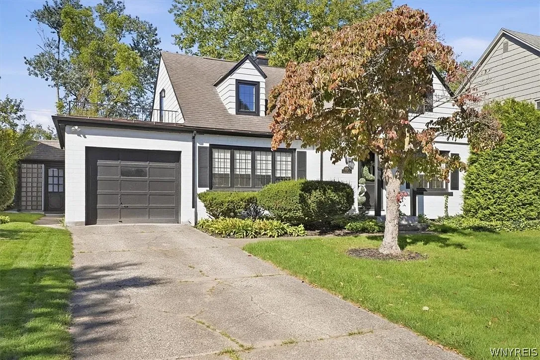 3 bed, 2.0 bath, 2461 sqft, $4,500 — Photo 1