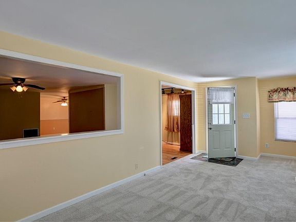 3rd image of 921 Oriole Cir