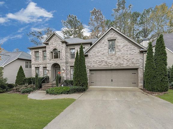 3rd image of 1154 Queensgate Dr SE