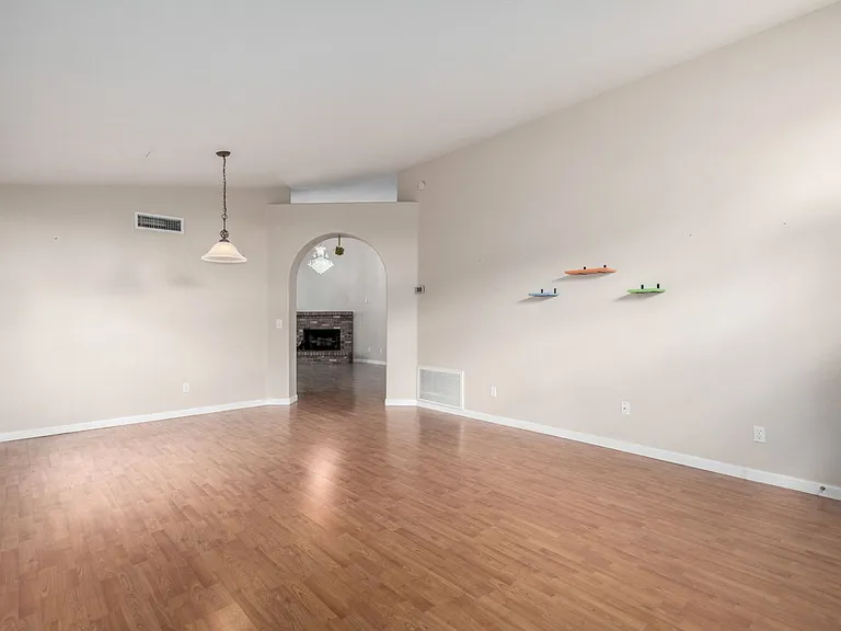 15428 S 23rd Pl — Photo 5
