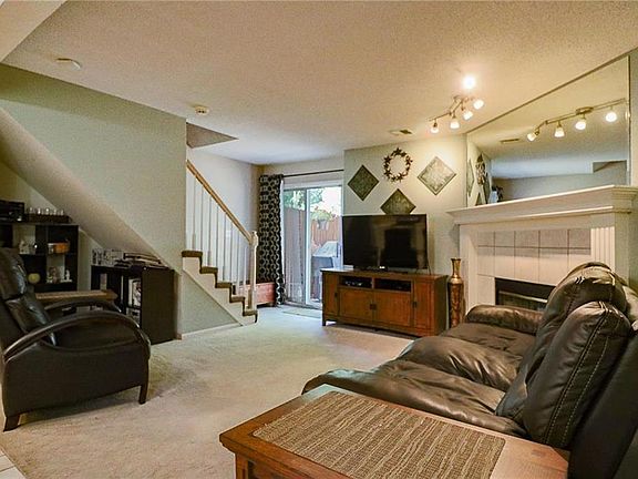 3rd image of 6066 NE Moonstone Dr