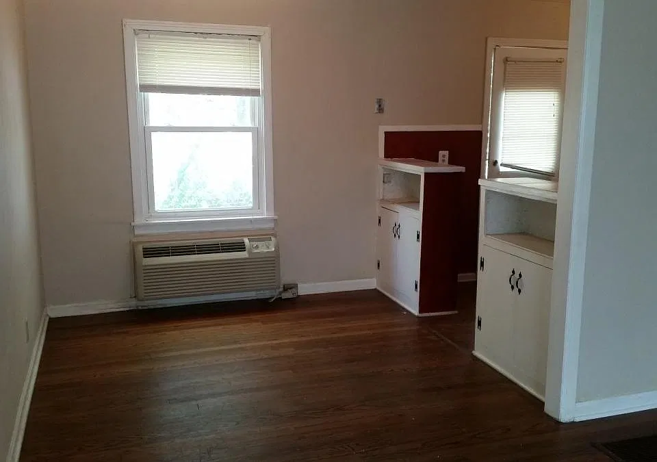 Dining off kitchen