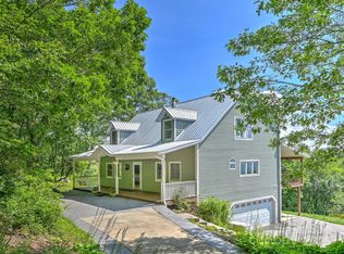 58 Randall Dr, Fairview, NC 28730