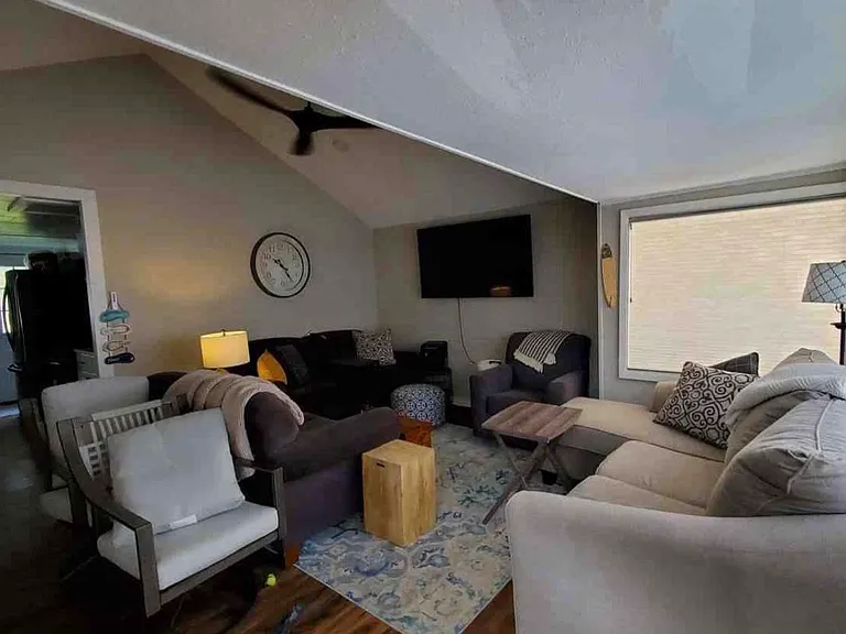 528 SW 33rd St — Photo 6