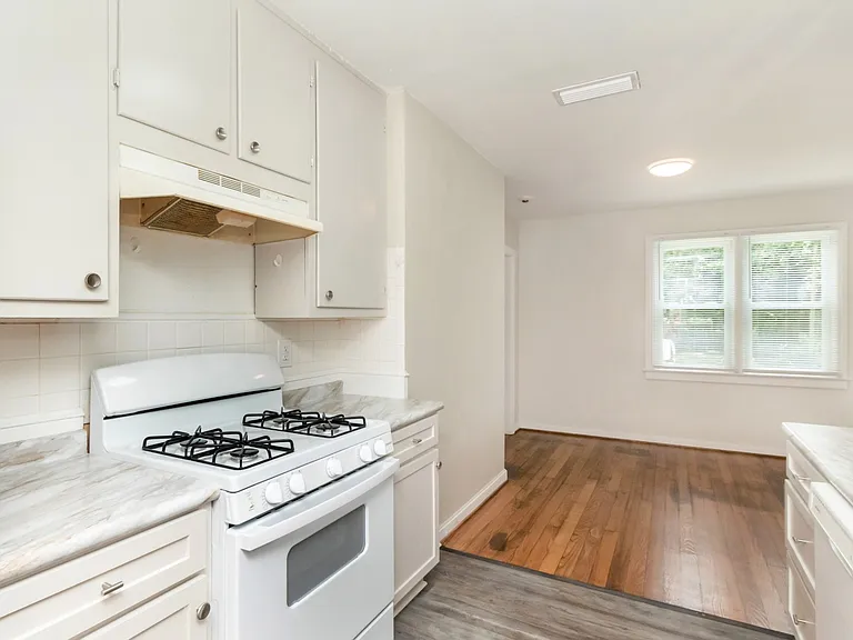4904 Auburn Dr N — Photo 5