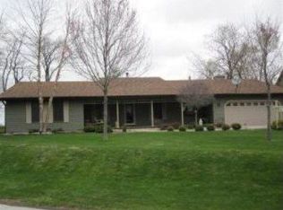 35 Lake Metonga Trl, Grant Park, IL 60940