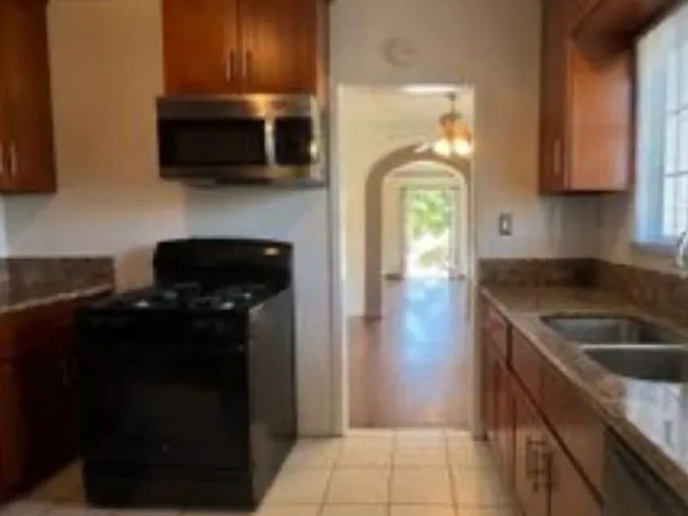 1171 Huntington Dr — Photo 37