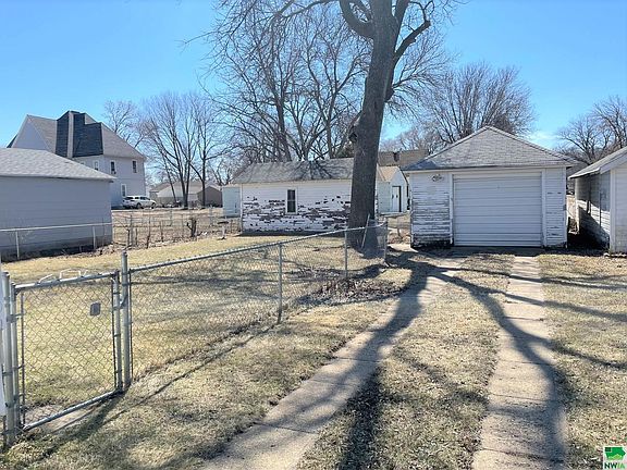 2nd image of 1422 W 29th St