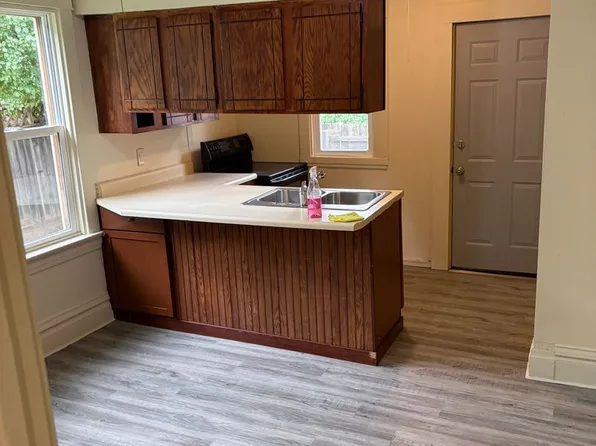 Ward 42 - 7th Ave Duplex, 101 7th Ave SE #623, Aberdeen, SD 57401