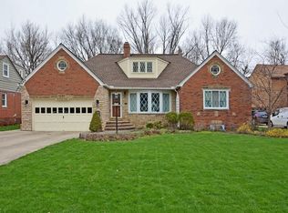 21420 N Park Dr, Fairview Park, OH 44126