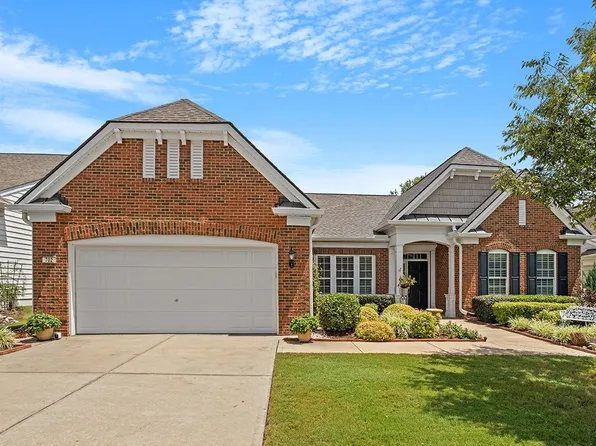 702 Arbor Brook Dr, Cary, NC 27519