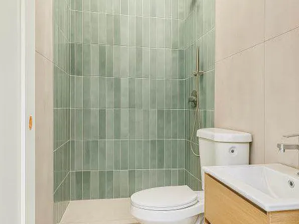 375 Madison Street image 5 of 5