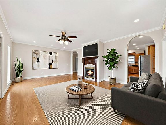 2nd image of 4824 Skyview Dr