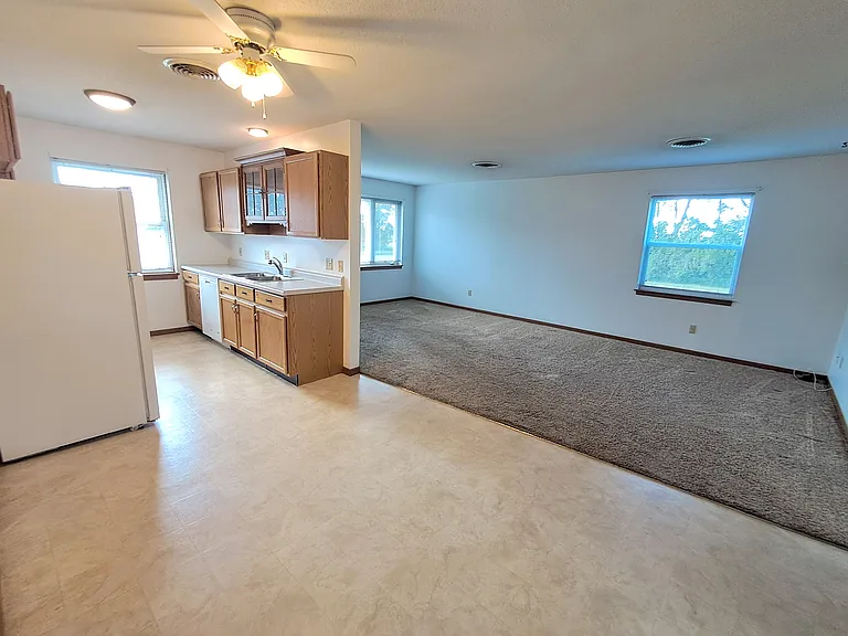 950 N Larson St — Photo 6