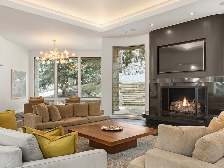 189 Aspen Way — Photo 2
