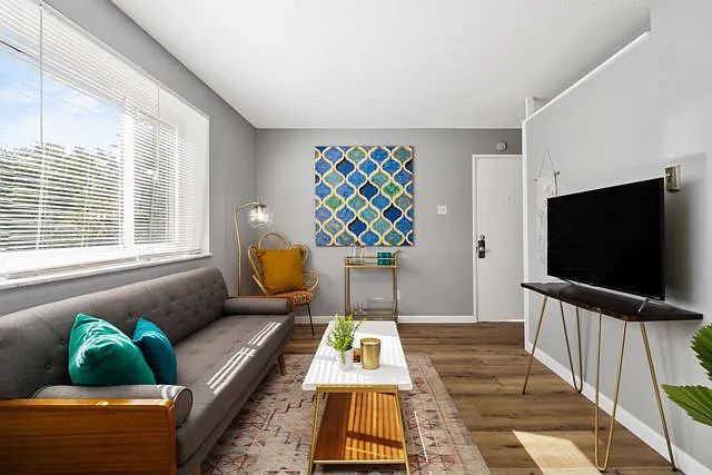 7500 Sussex Ave #12 — Photo 4