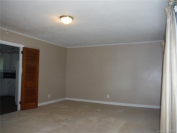 3rd image of 1731 Echo Ln