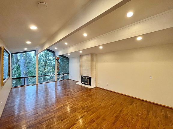 2nd image of 8611 NE 26th Pl