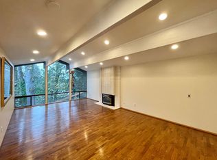 8611 NE 26th Pl, Clyde Hill, WA 98004